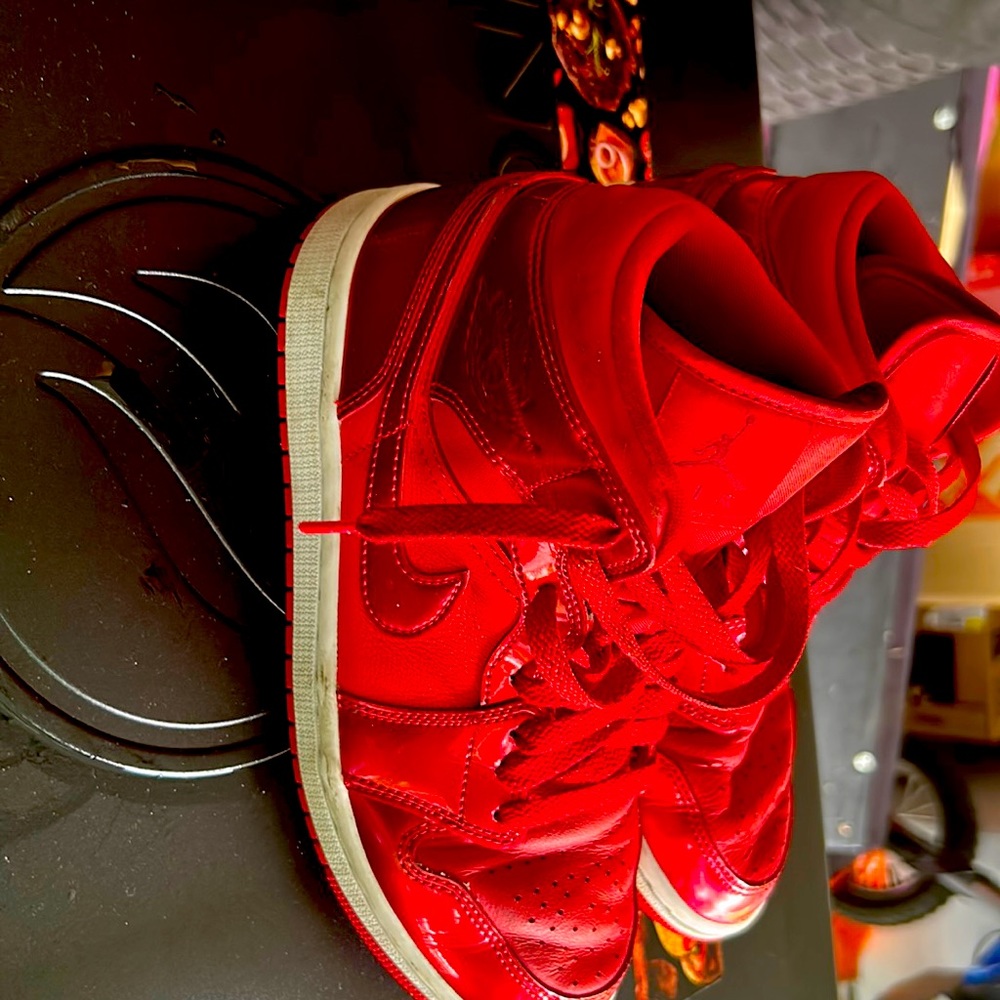 Michael air Jordan size 7 boys shoe slightly worn will take offers